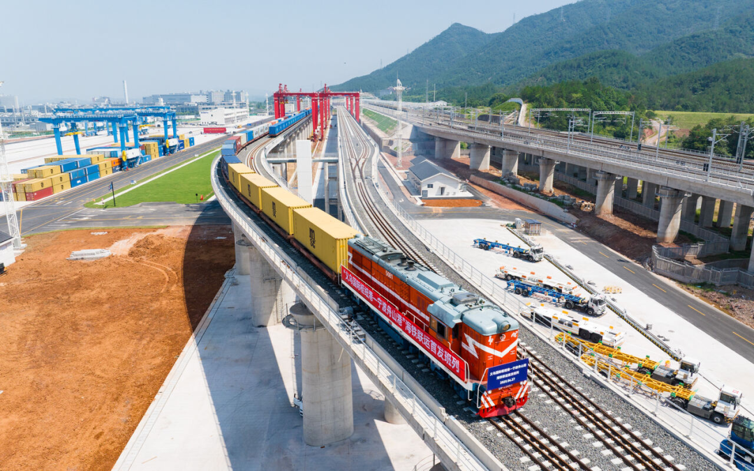 寧波舟山港海鐵聯(lián)運創(chuàng)里程碑，年業(yè)務(wù)量首次突破200萬標(biāo)箱