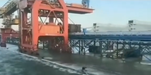 遼寧沿海港口突發(fā)海水倒灌，部分港口暫停作業(yè)