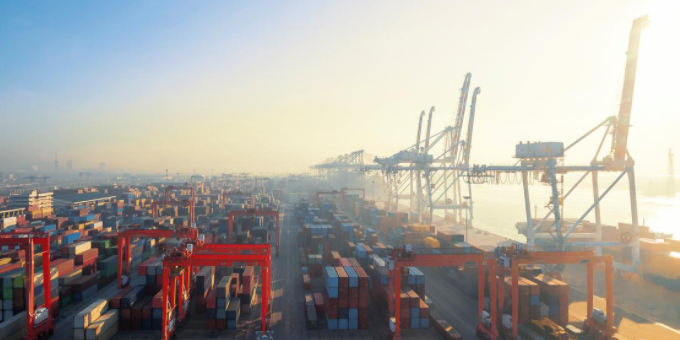 "穩(wěn)外貿(mào)"多個(gè)港口碼頭宣布重箱免費(fèi)堆存，堆場近期也不得漲價(jià)