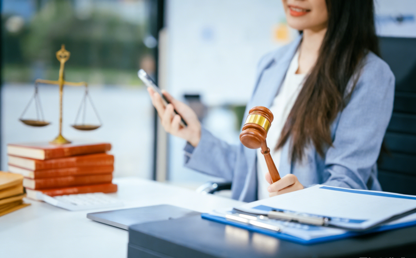 海運(yùn)貨物受損，船公司、貨代與保險(xiǎn)公司，誰該賠？