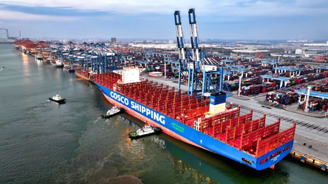 北部灣港成功靠泊20萬噸級巨輪，超大型船舶實現(xiàn)常態(tài)化通航！