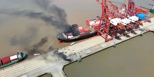 突發(fā)港口火災(zāi)！